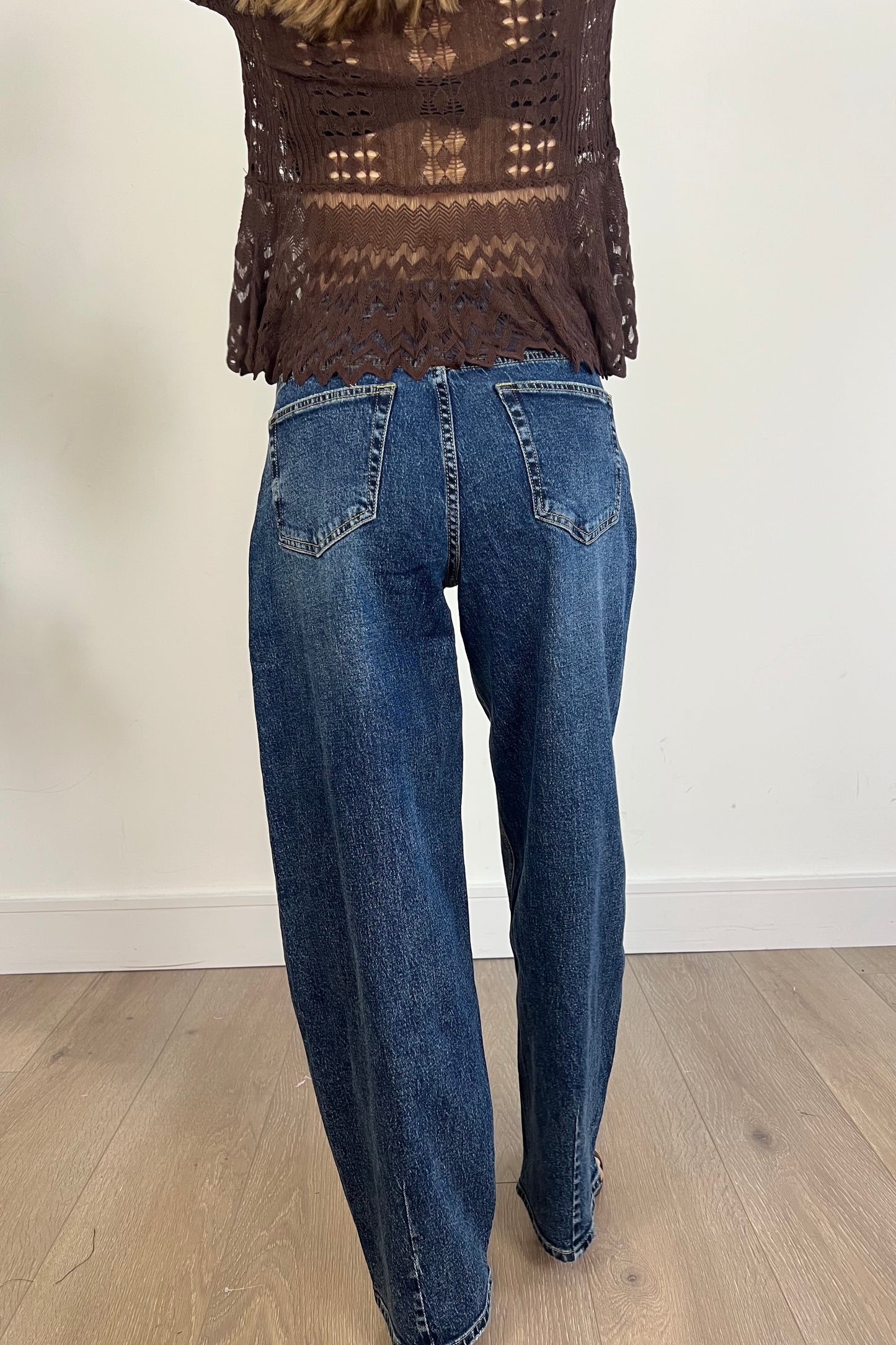 Mid wash Barrel Jeans