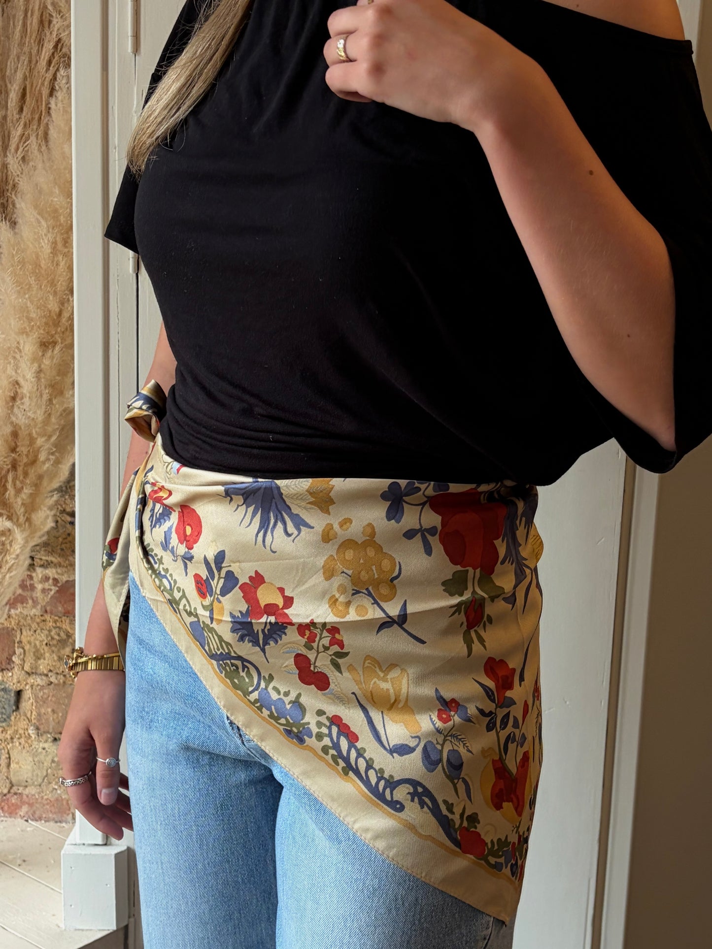 Waist scarf