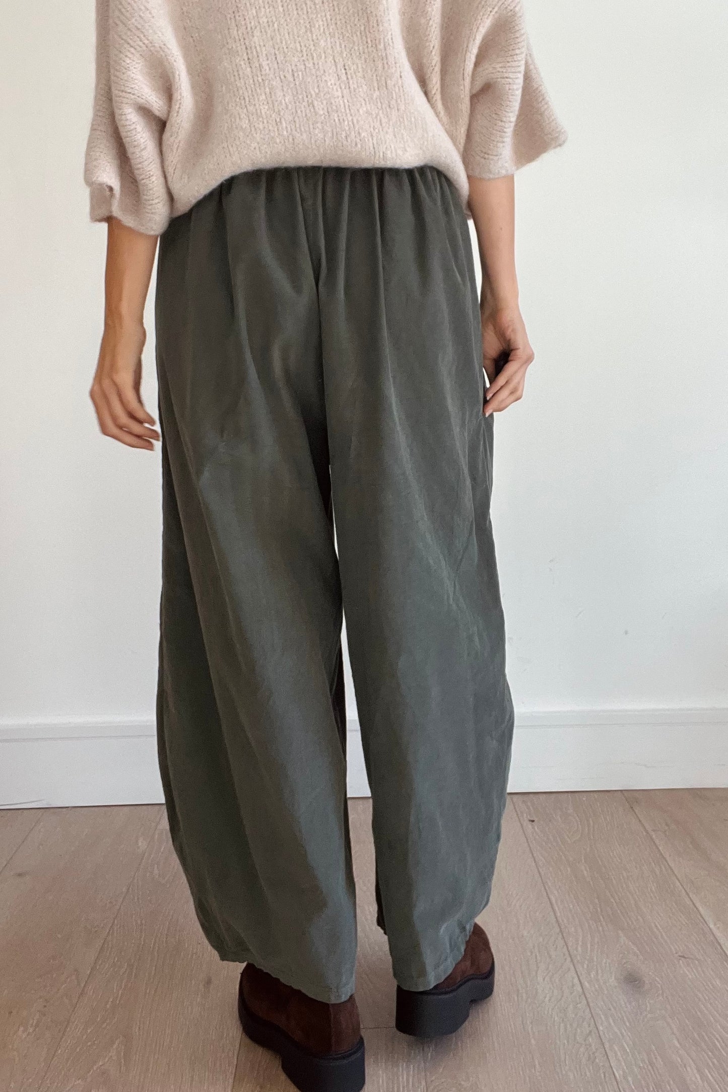 Needle Cord Barrel Leg Trousers