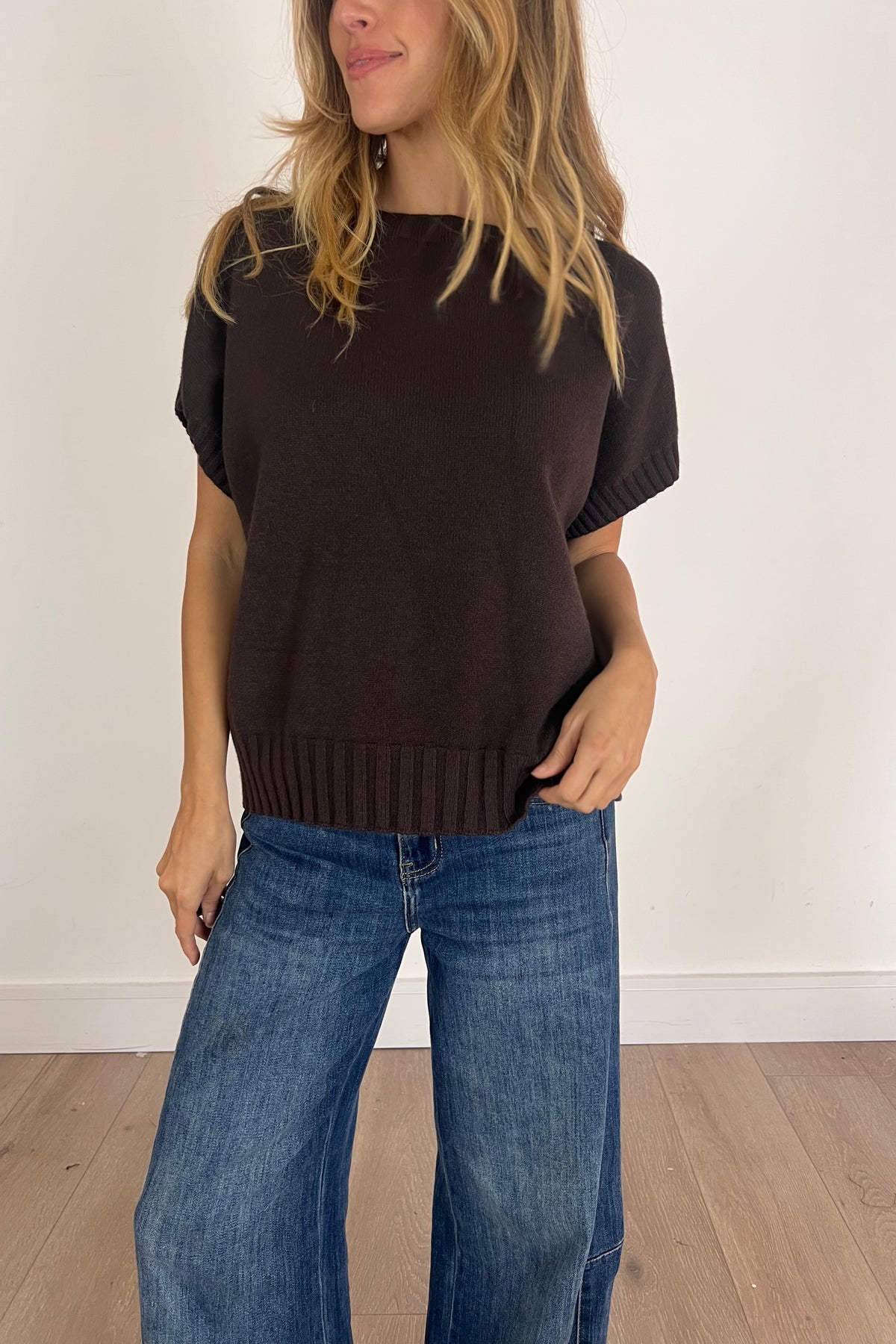 Short Sleeve Jumper in Brown