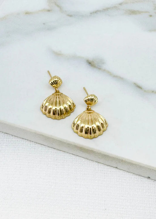 Gold shell earring