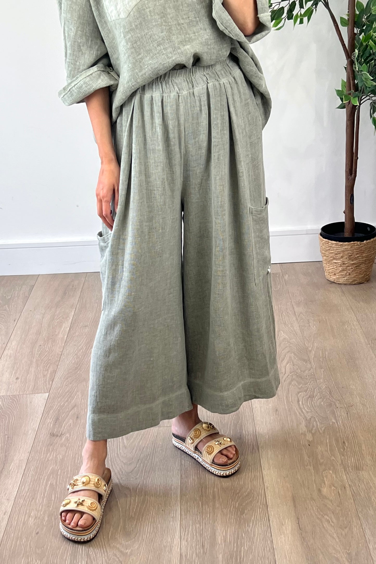 Linen Blend Cropped Wide Leg Trousers in Khaki