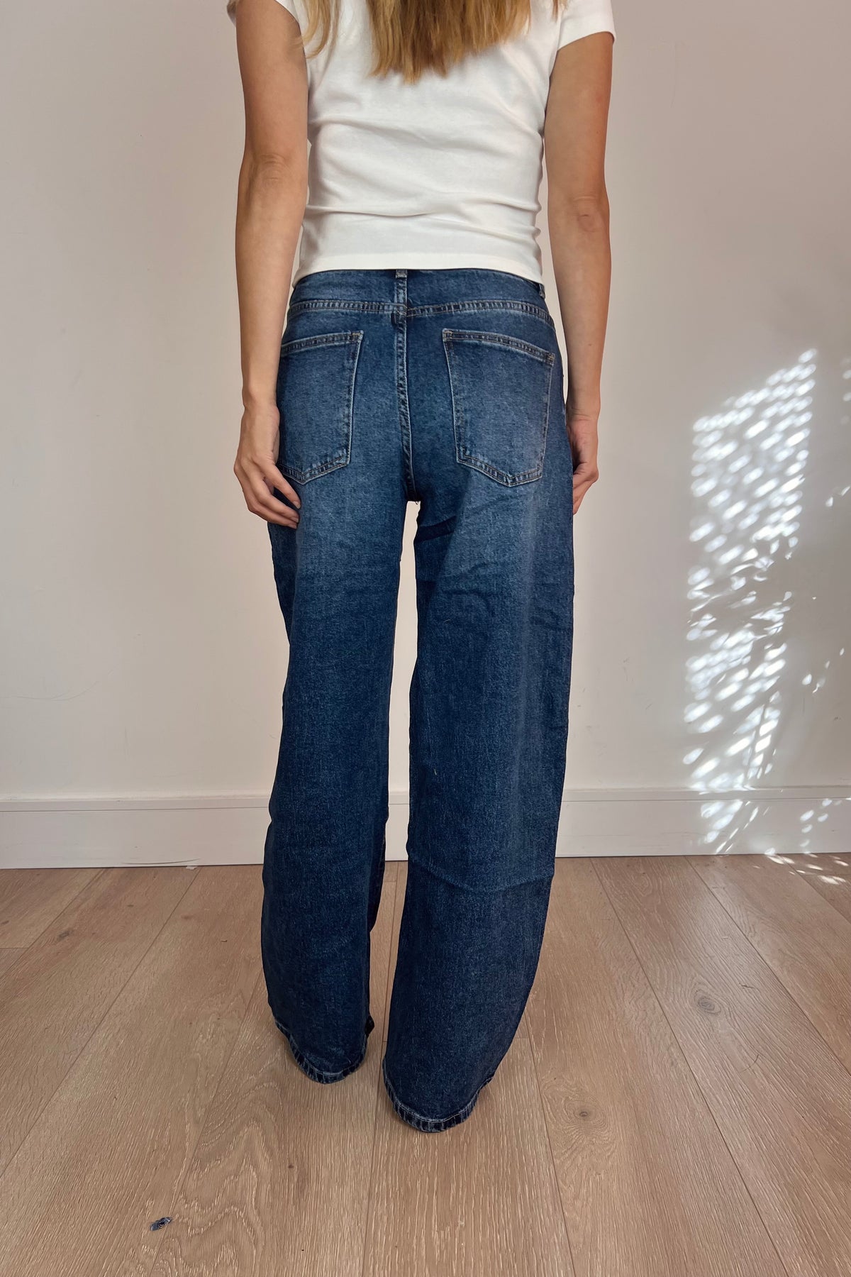 Mid wash Stretch Denim Barrel Jeans
