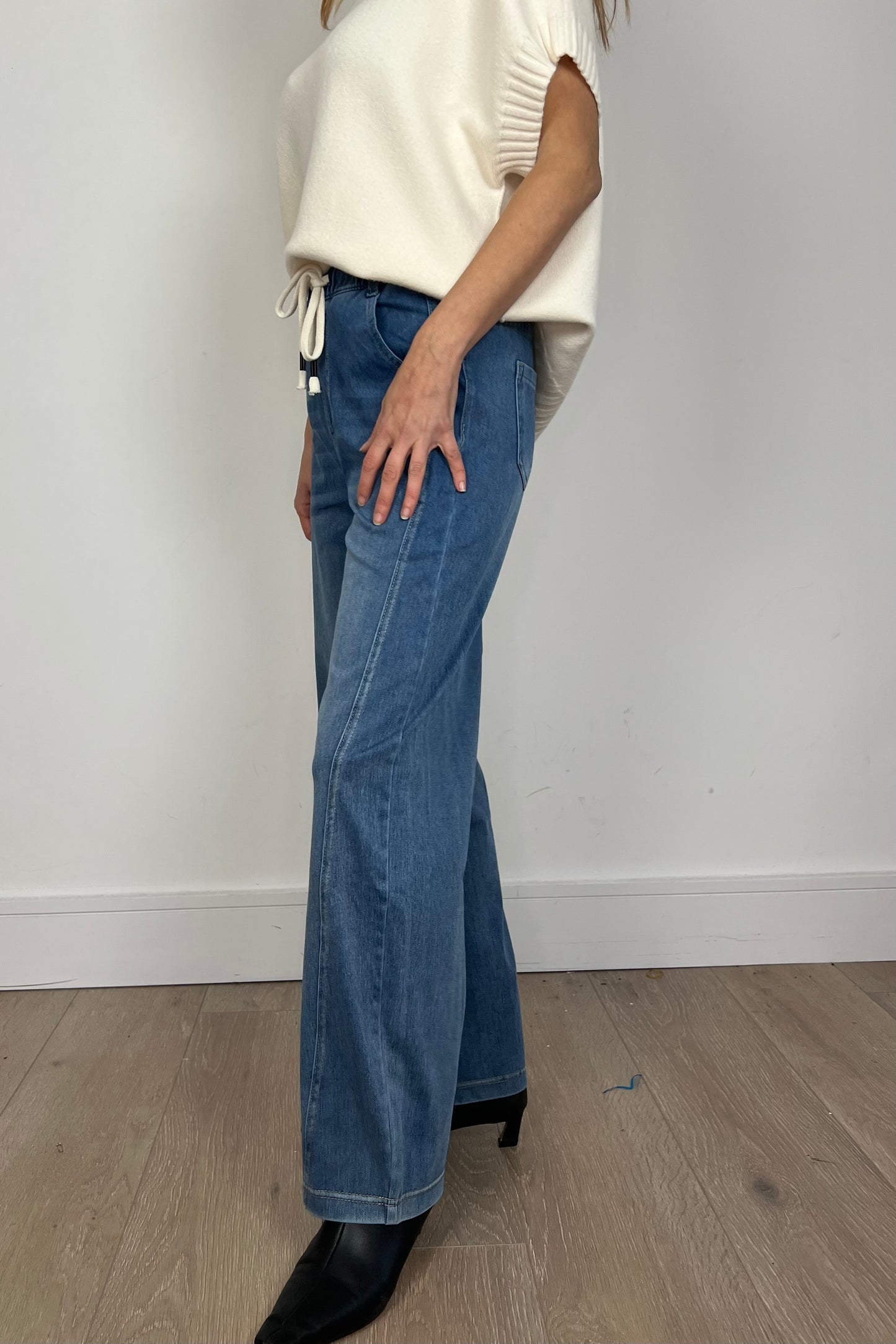 Barrel Style Drawstring Jeans