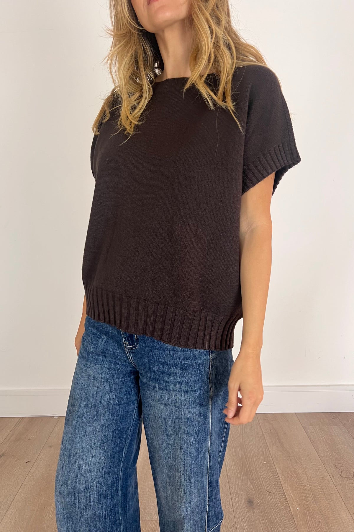 Short Sleeve Jumper in Brown
