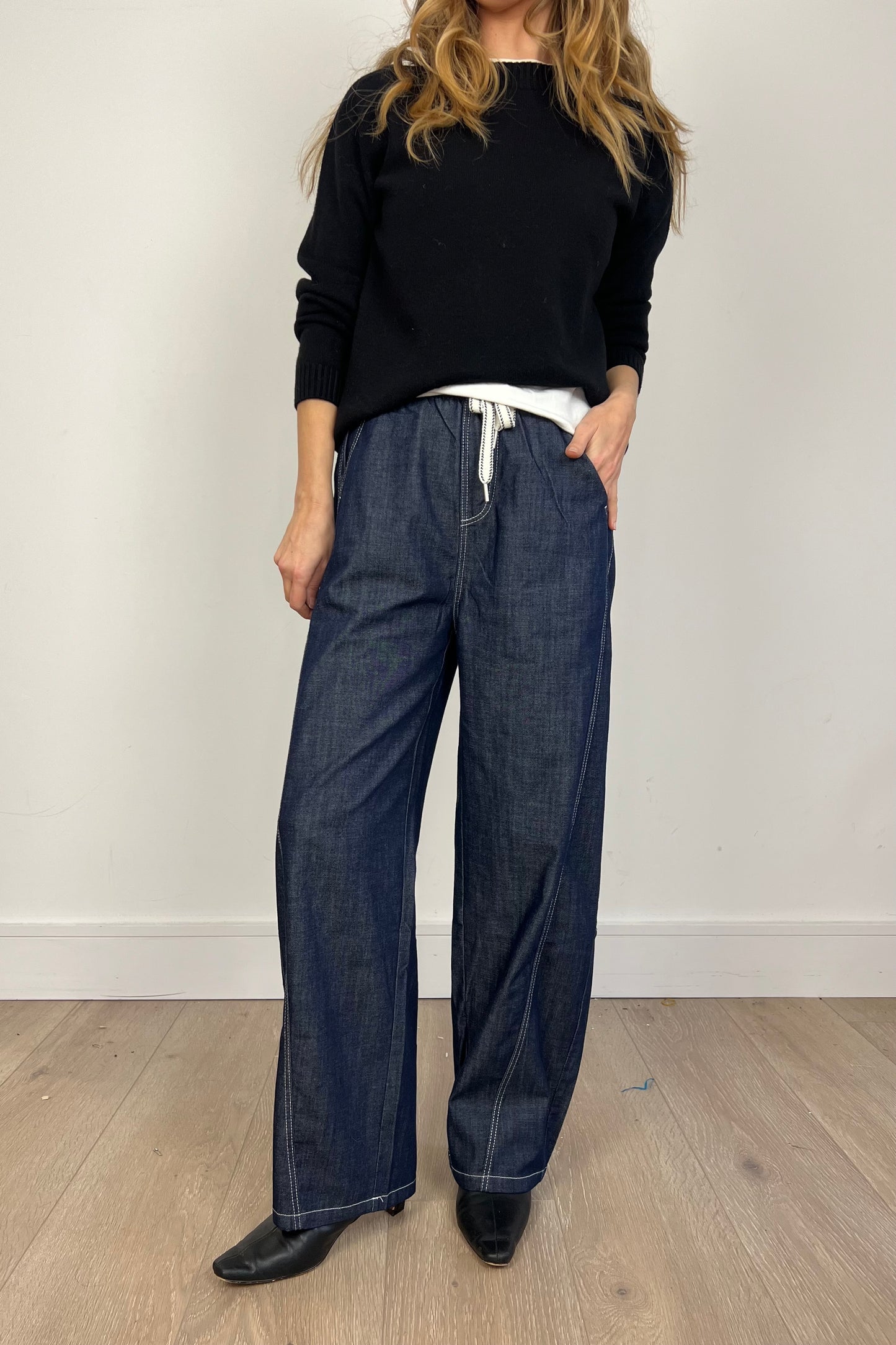 Lightweight Drawstring Barrel Jeans