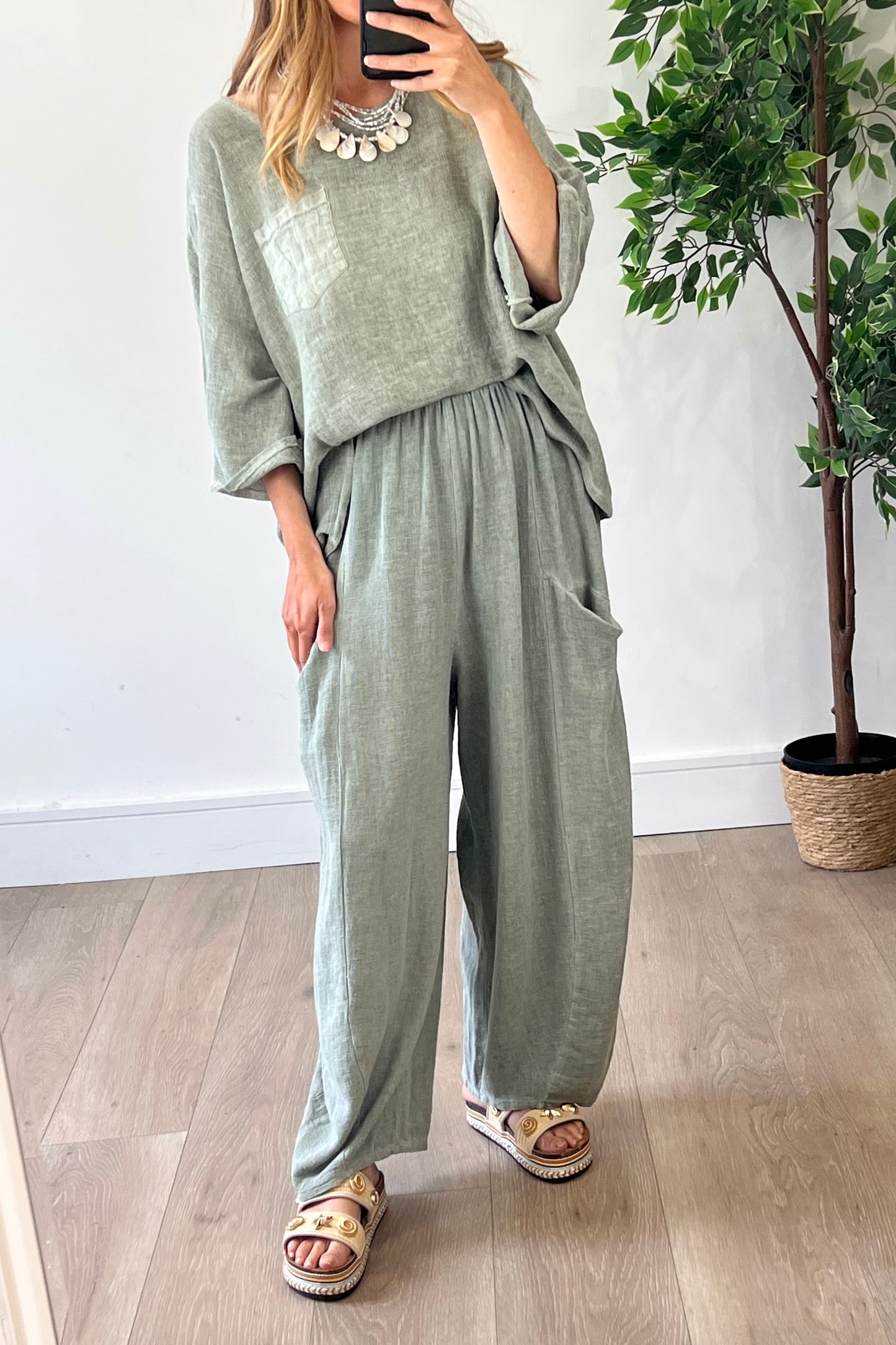 Linen blend Barrel Trousers in Khaki