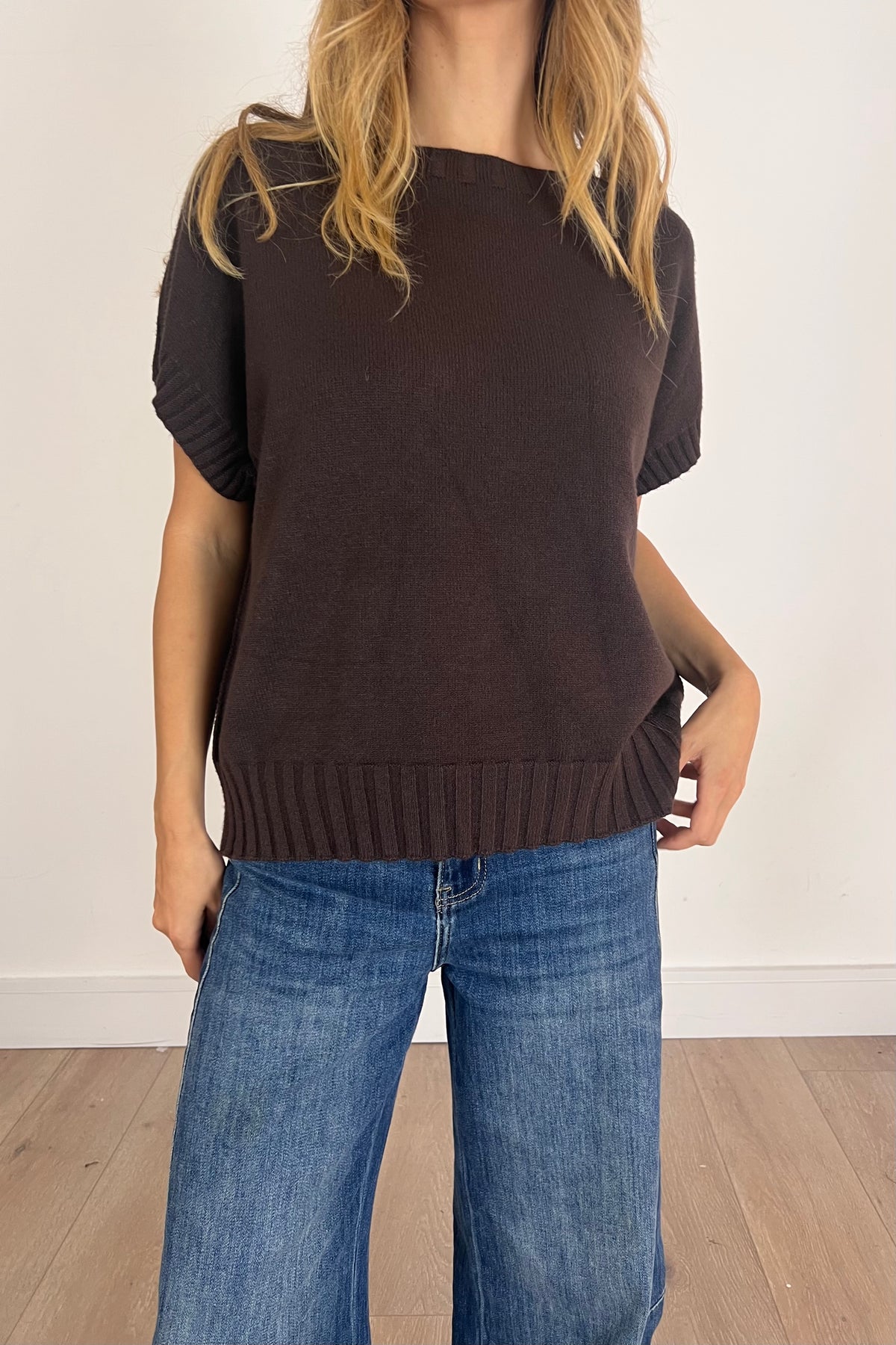 Short Sleeve Jumper in Brown