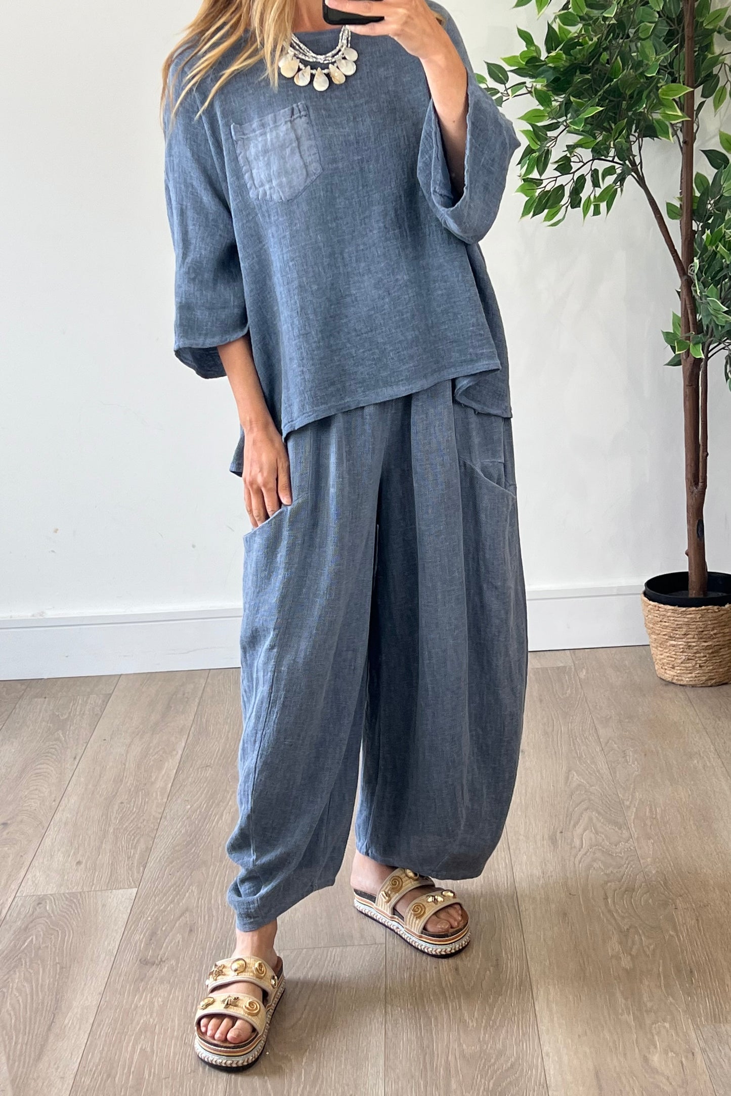 Linen Blend Barrel Trousers in Navy